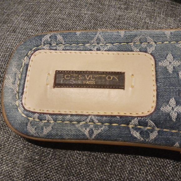 Louis Vuitton Flip Flops (Authentic) - Picture 6 of 9